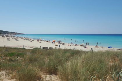Playa_Migjorn_en_verano